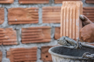 Житель Муромского района ударил женщину-инвалида кирпичом по голове