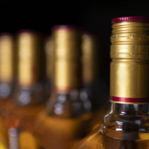 Табак и алкоголь в России могут начать продавать по биометрии
