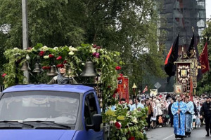 Во Владимире сотни верующих прошли Крестный ход до Боголюбово