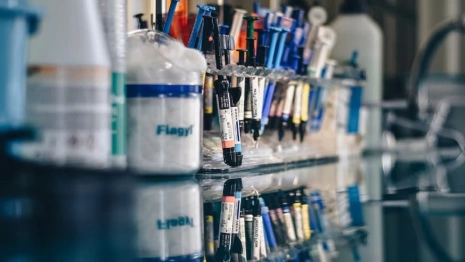 Иммунолог рассказал, когда в России появится «цербер»