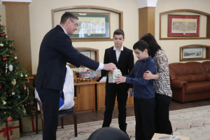 Владимирский губернатор подарил 11-летнему мальчику батут