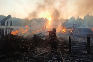 Во Владимирской области дотла сгорели дачный дом, гараж и сараи