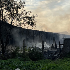Тушить мощный пожар на производстве в Коврове помогали местные жители