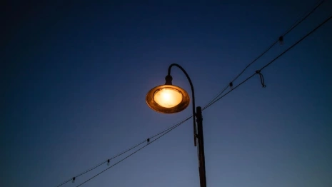 Во Владимире прогулявшиеся по темноте коммунальщики заменили фонари