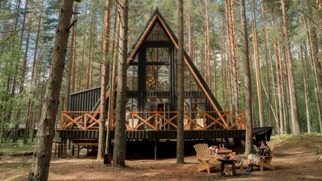 Таунхаус в лесу и деревянный замок. Как выглядит самое дорогое жилье на майские во Владимире