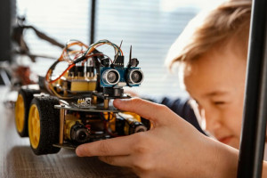 Для школы в микрорайоне Сновицы-Веризино закупят робототехнику на 12,5 млн