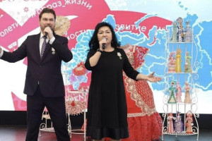 Дуэт из Владимира исполнил патриотическую песню на ВДНХ