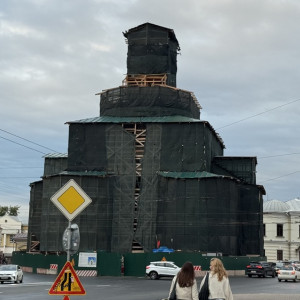 Во Владимире начали снимать сетку с закрытых на ремонт Золотых ворот