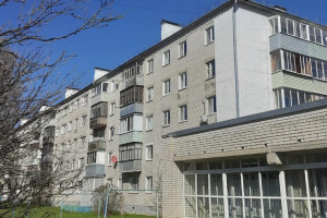 В Коврове мужчина едва не выпал с балкона 5-го этажа