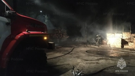 В Ковровском районе загорелась пилорама