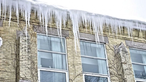 Мэрия Владимира предупредила о штрафах за сосульки на крышах
