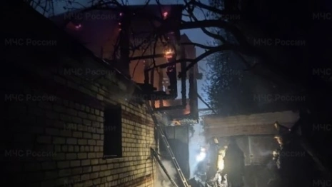 Во Владимире пожар охватил частный жилой дом