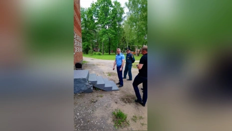 Во владимирском лагере «Икар» нашли дыры в заборе и торчащие из земли трубы 