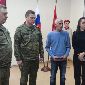 Во Владимирской области семье погибшего в зоне СВО сержанта вручили награду