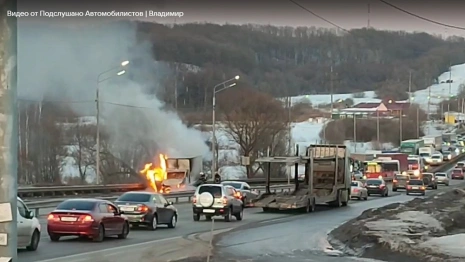 Появилось видео горящей на Пекинке во Владимире ГАЗели