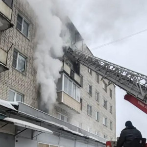 В Александрове маму с двумя дочерьми вытащили из горящей квартиры