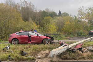 Момент ДТП с Tesla во Владимире попал на видео