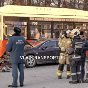 Во Владимире мотоциклист влетел в коляску с ребенком после столкновения с двумя иномарками
