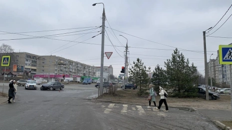 Легковушка улетела на газон после ДТП с иномаркой во Владимире