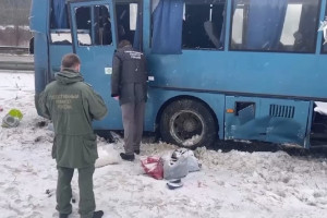 Владимирский Следком показал на видео влетевший в отбойник рейсовый автобус