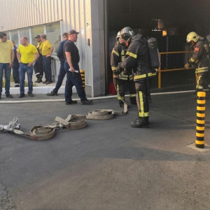 В Гусь-Хрустальном из-за крупного пожара с предприятия эвакуировали 30 человек