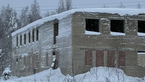 В Гусь-Хрустальном районе 13-летняя девочка пострадала при падении в люк на заброшке