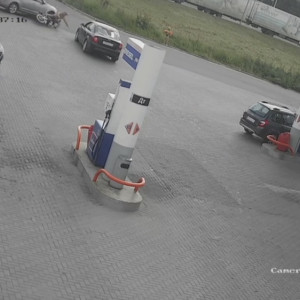 Во Владимире автомобилист пытался задавить байкера с ребенком