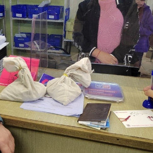 Очевидцы: на владимирской почте пенсию выдали мешками с мелочью