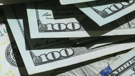 Студент владимирского вуза попытался обменять в Сбербанке фальшивые 100 долларов