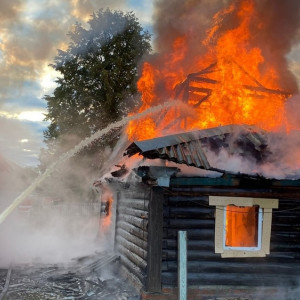 Во Владимирской области сгорела изба