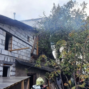 Во Владимире 20 спасателей съехались к горящему частному дому