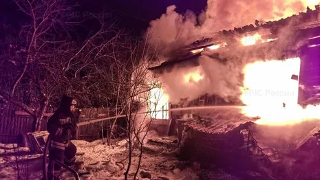 В деревне под Гороховцом мощный пожар охватил частный дом