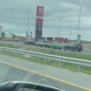 Владимирцы показали гигантскую очередь на заправку на М-12 во Владимирской области