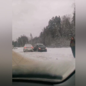 Фургоны в заносе и смятые легковушки. Как прошли 2 дня жестянщика во Владимирской области