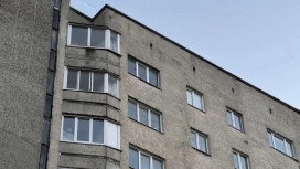 В Радужном ребенок упал с крыши недостроенного здания