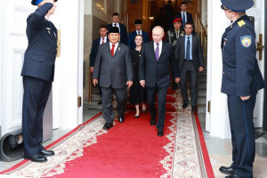 Жительница Коврова стала переводчицей Путина на переговорах с президентом Индонезии