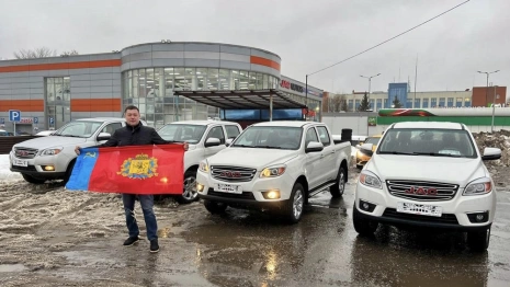 Владимирская область подарила бойцам СВО 4 внедорожника