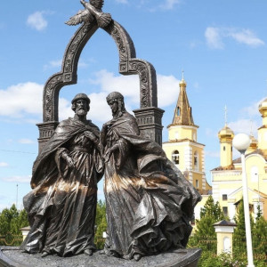 В Ямало-Ненецком автономном округе установили памятник муромским Петру и Февронии