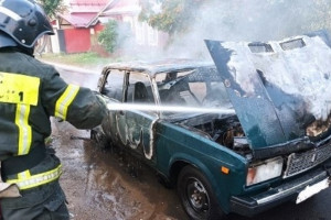 В центре Владимира вспыхнули «Жигули»