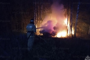 В Меленковском районе машина улетела в кювет и загорелась