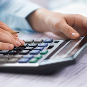 Многодетная семья потребовала от мэрии Владимира погасить долг в 350 тысяч за свет