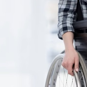 В Коврове девочку-инвалида оставили без жизненно важных медизделий