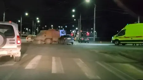 Во Владимире легковушка влетела под грузовик: есть пострадавшие