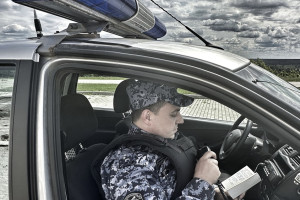 Во Владимире Росгвардейцы остановили 79-летнего дедушку от перевода денег аферистам