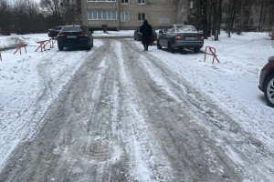 Во Владимире обледенели тротуары и лестницы