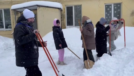 В Муроме школьников отправили чистить снег у детского сада