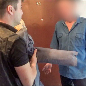 Во Владимирской области мужчина пырнул ножом знакомого на лестничной площадке