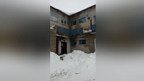 Во Владимирской области свалившийся с крыши детского сада снег придавил девочку