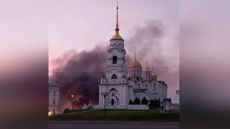 Во Владимире рядом с Успенским собором сгорел дом начала 20 века 