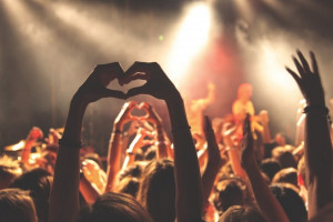 Более 15 звезд эстрады. Кто выступит на концерте в День семьи, любви и верности в Муроме